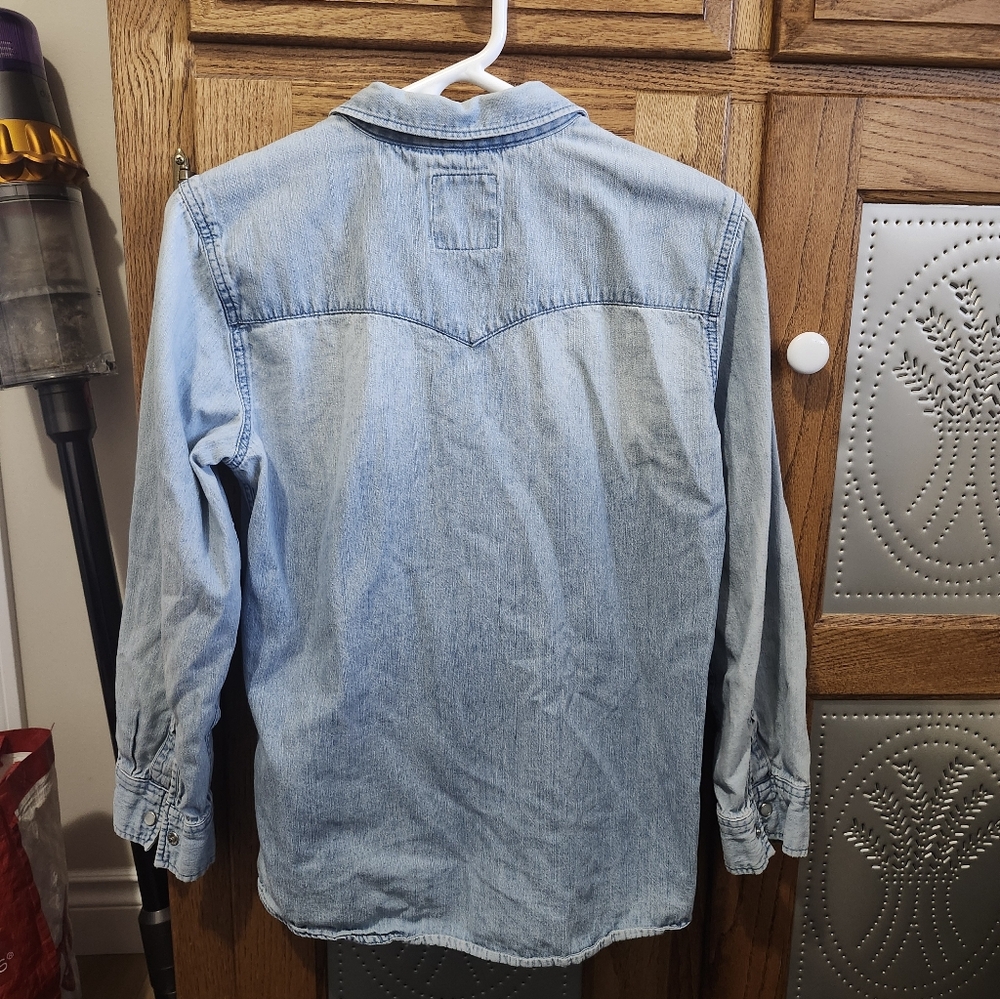 Levis Button UP - Picture 2 of 3